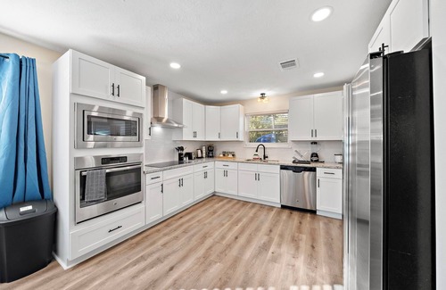 Ponderosa Forest House | Houston Stay | Game Room | BBQ Yard | Sleeps 16