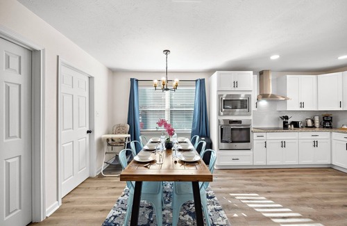 Ponderosa Forest House | Houston Stay | Game Room | BBQ Yard | Sleeps 16