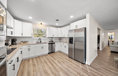 Ponderosa Forest House | Houston Stay | Game Room | BBQ Yard | Sleeps 16