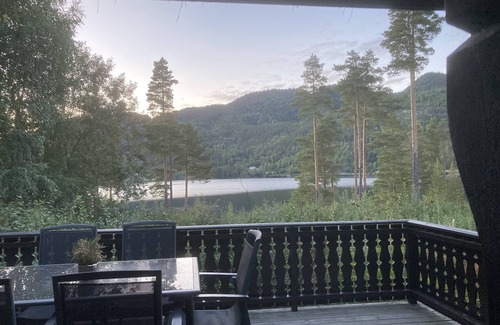 Kviteseid Ski Chalet | Hout Chalet aan het Meer Vlakbij ski Gebied Vrådal op 12 km