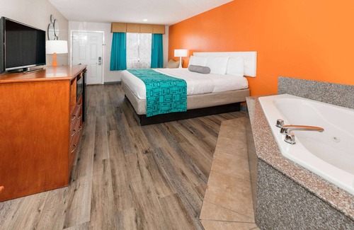 Lafayette Hotel | Howard Johnson by Wyndham Lafayette