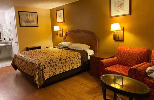 Azusa Hotel | Howard Johnson by Wyndham Azusa