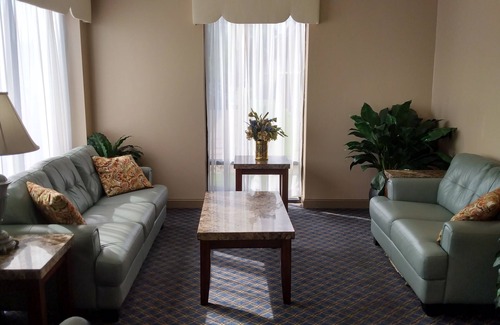 Hadley Hotel | Howard Johnson by Wyndham Amherst Hadley