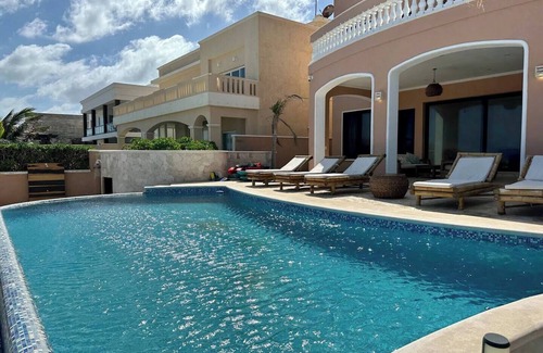 Tulsayab House | HT: Elegant Villa with Private Infinity Pool for 14 Guests