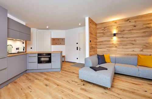 Garmisch-Partenkirchen Apartment | Hubertus 13 - bright flat in modern alpine style with large terrace and garden