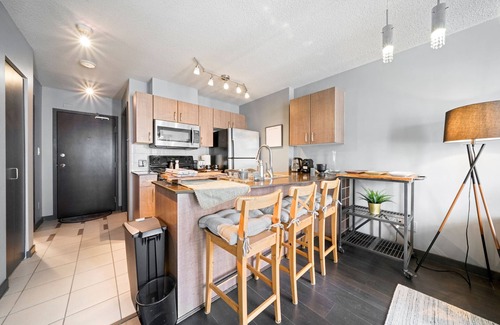 Central Condo | Hudson Central: Sleeps 5+Office+Gym+Parking