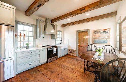 Waco House | Hudson upstairs suite - The Mohawk Valley House