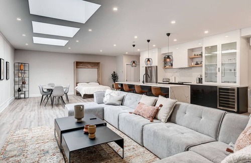 La Petite-Patrie Apartment | HUGE 1376 SQFT apt with rooftop - Plaza St-Hubert
