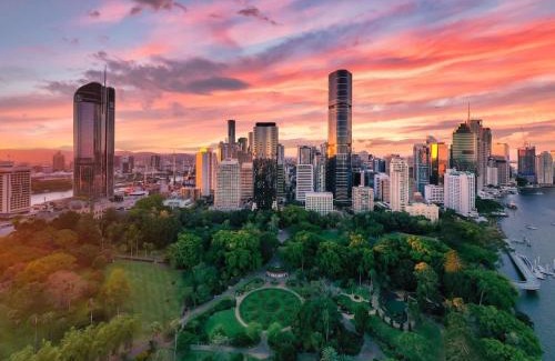 Brisbane Central Business District Apartment | HUGE 3bed 3Bath Skyhigh view