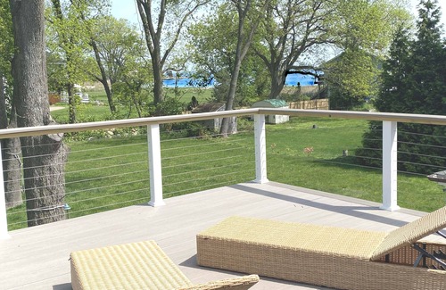 Stamford House | Huge 4 br home waterfornt view-walk to Cummings beach/40 min to NYC