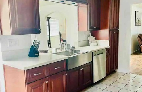 Nestor House | Huge 5 Bedroom San Diego Home! Near Imperial Beachnn
