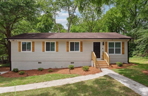 Athens House | Huge Athens Home 4 mins to UGA
