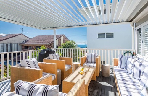 Yamba House | Huge Beach House in 5 star location