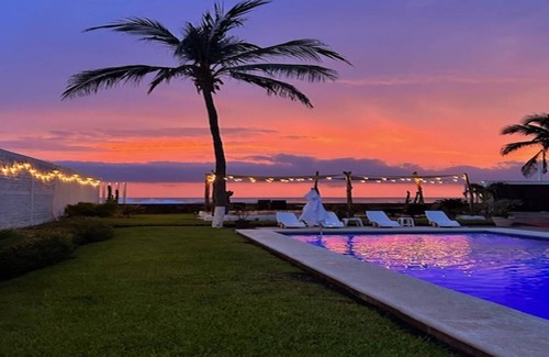 Cuyutlan House | HUGE BEACHFRONT GATED HACIENDA w/CASITA, POOL sleeps 16-18 MaxnVRBO Rated #1