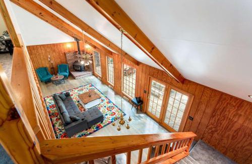 Berkeley Springs House | Huge Cabin w Hot Tub, Deck, Grill, Fire Pit, WiFi