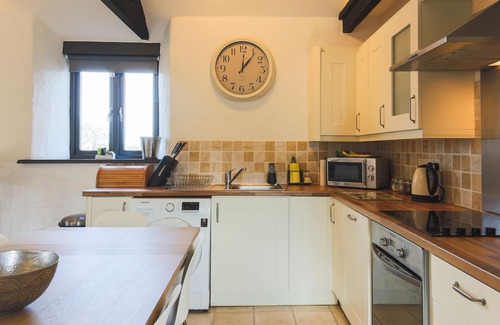 Newquay Cottage | Huge converted mill, dog-friendly w/hot tubs - sleeps 16