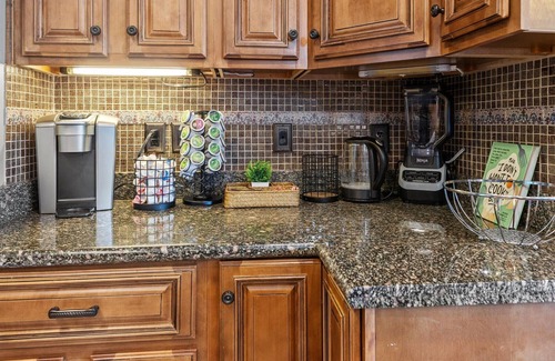 Holy Cross House | Huge Downtown Retreat with Free Parking