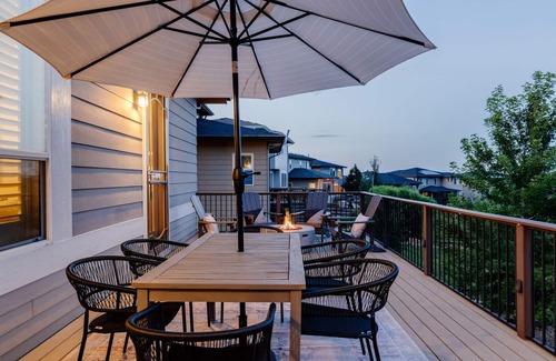 Arvada House | Huge Dreamy Family Friendly Ranch, Hot Tub, Fire Pit, Home Theater, Pool Table