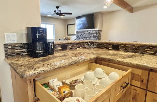 Lake Havasu City House | Huge FREE heated pool, hot tub, game rm/sleeps 16