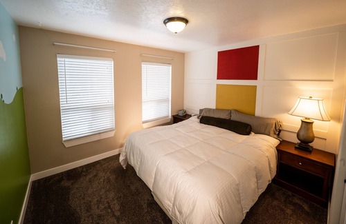 Bountiful House | Huge Home in Quiet Neighborhood 3,000+ Sq. Ft.