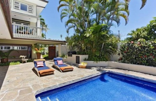 Kalama Tract House | Huge House, Heated Pool, AC, Steps to Kailua Beach