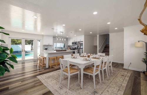 Bay Park House | Huge House w/Pool! Sleeps 16 | BBQ | Shuffleboard