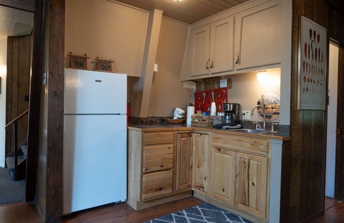 Ruidoso Cabin | Huge House w/Room for the entire group! 5 bed/4 bath, large hot tub and deck!