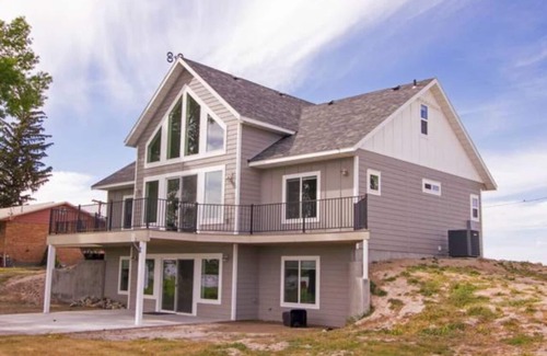Heyburn House | Huge Lakefront House - sleeps 22! Private Dock! Boating, Water Skiing, Rafting!