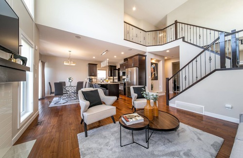 Southeast Edmonton House | ★HUGE Luxury Home ★ Patio ★ Games Room ★ WiFi!