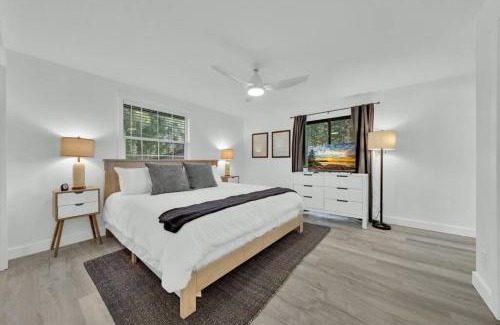 Coeur d'Alene House | HUGE Modern Family Home- Modern, Fully Stocked, Weekly Savings