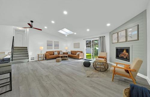 Coeur d'Alene House | HUGE Modern Family Home- Modern, Fully Stocked, Weekly Savings