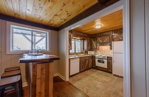 Boone Cabin | Huge Mountain Lodge for a Luxury Getaway