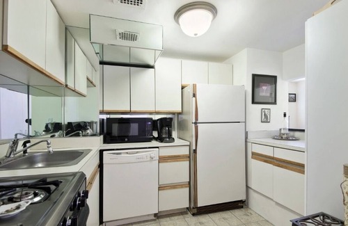 Kips Bay Condo | Huge One-Bedroom in Heart of Murray Hill with Roof Deck!