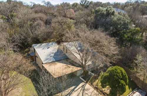 Barton Hills Villa | Huge Private Villa near Downtown - 12 Real Beds