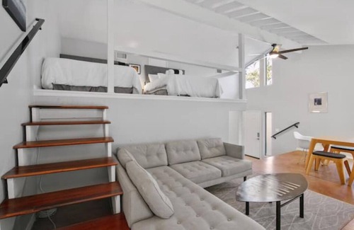 Barton Hills Villa | Huge Private Villa near Downtown - 12 Real Beds