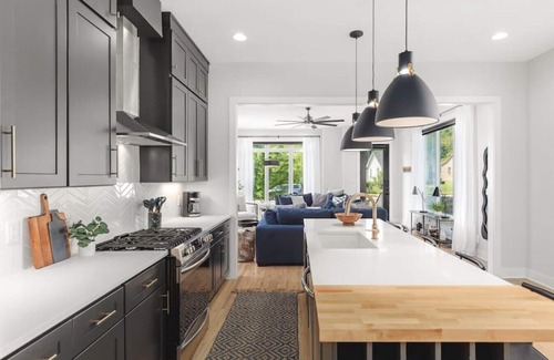 Cleveland Park House | Huge Rooftop Patio at this Stunning Spacious House