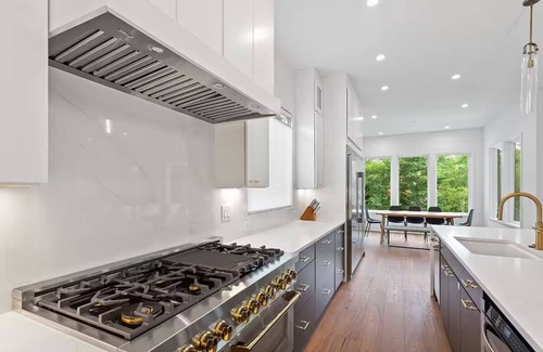 Downtown House | Huge Rooftop Turf Patio w/Stunning Skyline Views!