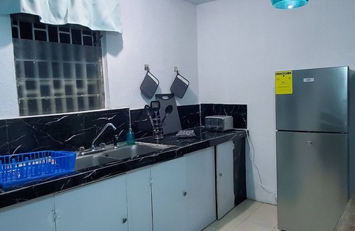 Molynes Gardens House | Hughenden couples/fam retreat, 3 brs w/AC, TVs, up to 8 guests, WiFi, AC, Ppkng,