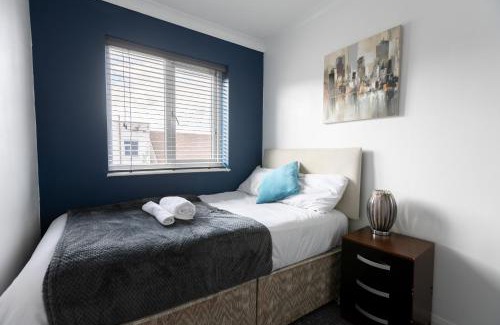 Hull Old Town Apartment | Hullidays - 'Old School Penthouse' Trinity Square