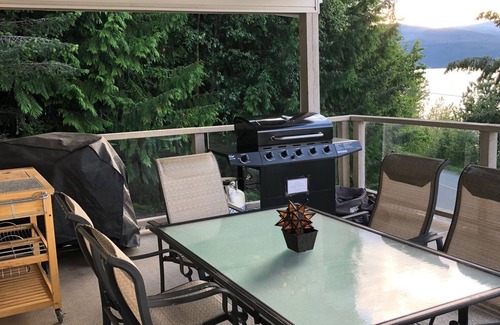 Blind Bay Condo | Hummingbird Bay Lake Shore Getaway