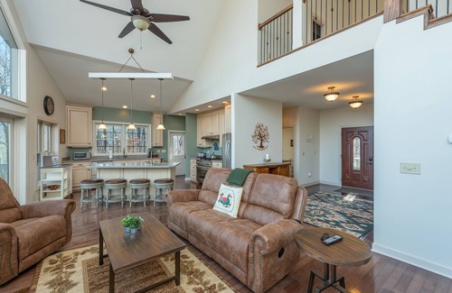 Old Fort House | Hummingbirds' Mountain Retreat | Hot Tub, Game Room, Home Office & Mountain Views!