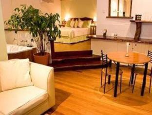 Hunchy Apartment | Hunchy Hideaway