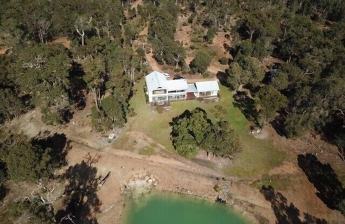 Metricup House | Hundred Acre Woodland Retreat - Nestled on 100 acres of serene land - Metricup