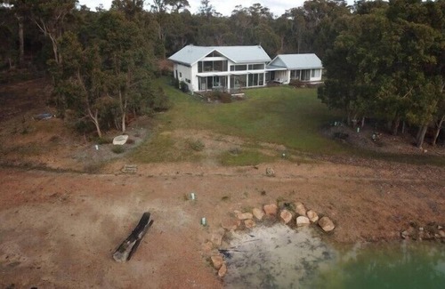 Metricup House | Hundred Acre Woodland Retreat - Nestled on 100 acres of serene land - Metricup