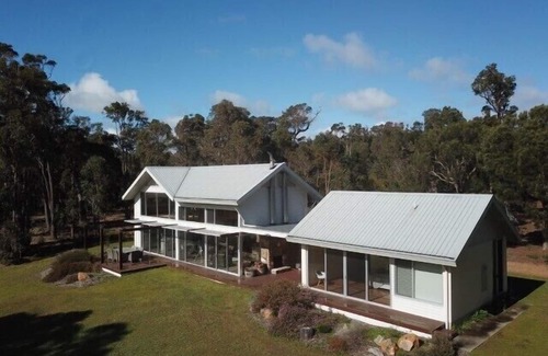 Metricup House | Hundred Acre Woodland Retreat - Nestled on 100 acres of serene land - Metricup