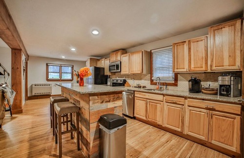 Great Valley Cabin | Hungry Hollow Hideaway - escape to this modern cabin on 15 acres