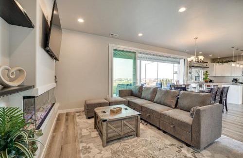 Moses Lake House | Hunt and Hike Potholes State Park Home Hot Tub