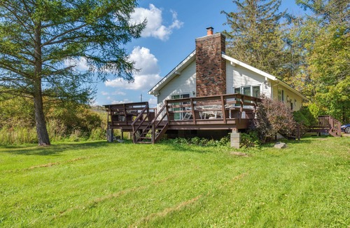 Hunter House | Hunter Hideaway w/Yard & Deck: 3 Mi to Ski Slopes