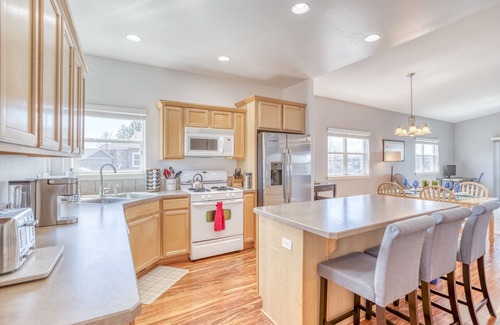 Boyd Acres House | Hunter's Circle- Mountain Views, Dok Ok, with a Fenced Yard, Close to Town