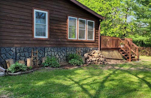 Adams House | Hunters Cove, Private Home,1+acre,nearWIDells,private pier,FREE FIREWOOD,firepit